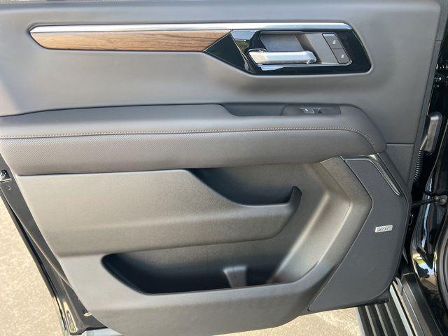 new 2025 Chevrolet Suburban car, priced at $86,575