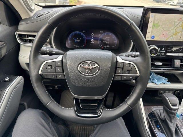 used 2023 Toyota Highlander car, priced at $35,493
