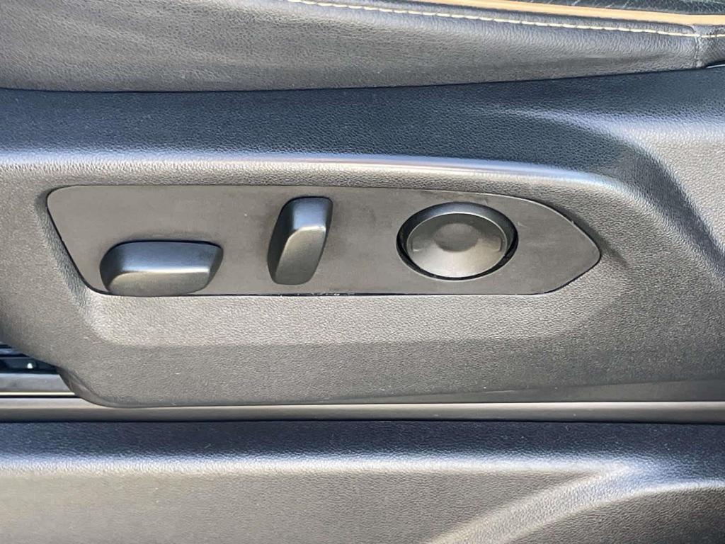 used 2023 GMC Yukon XL car