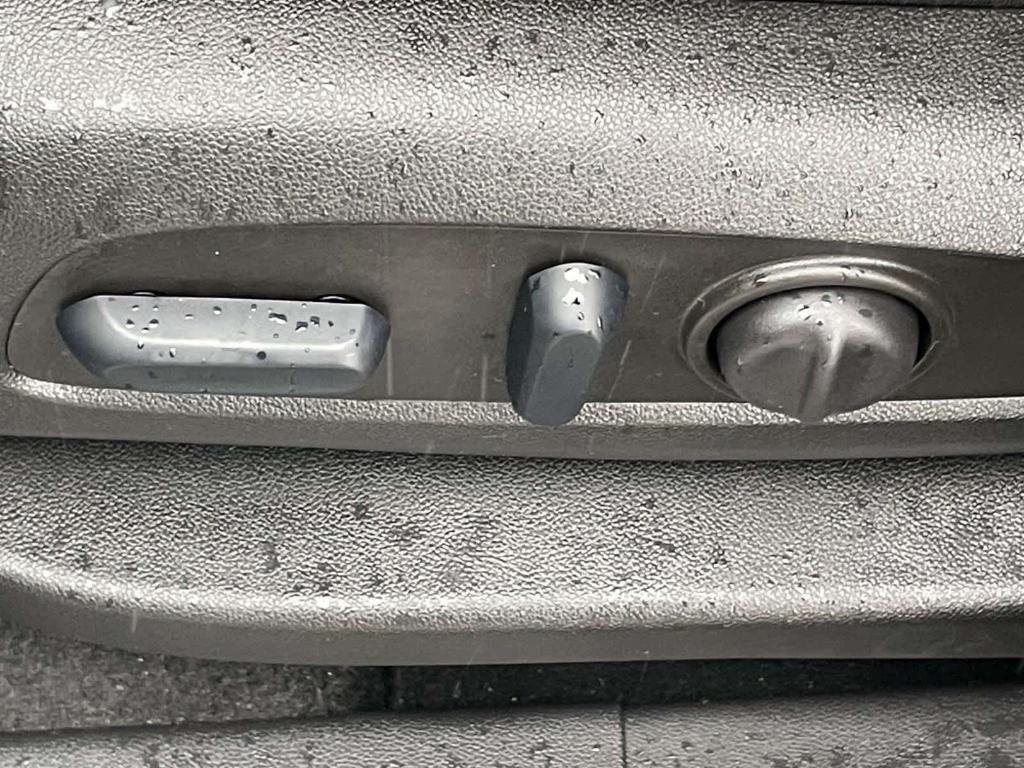 used 2022 Chevrolet Equinox car, priced at $21,987