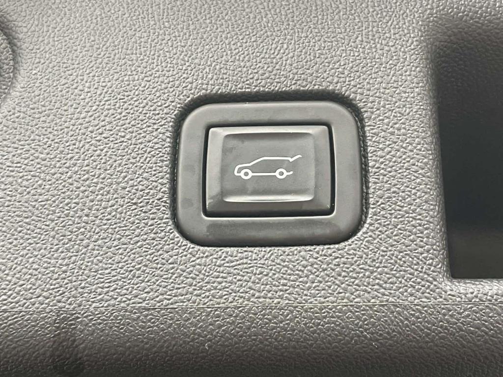 used 2022 Chevrolet Equinox car, priced at $21,987