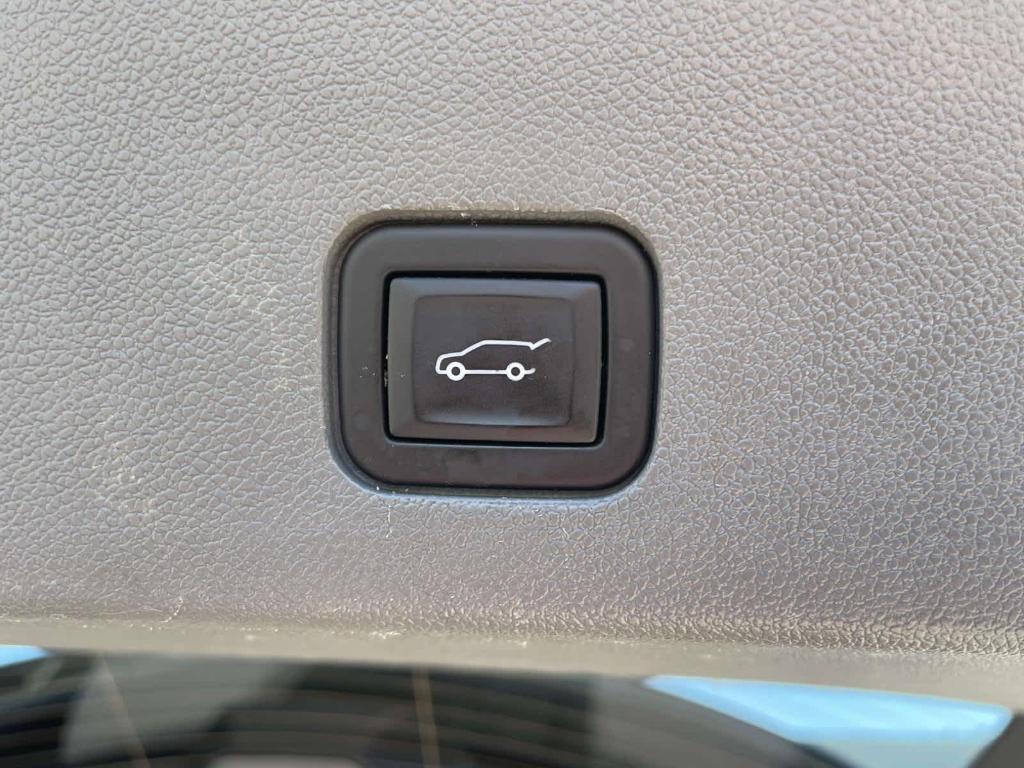 used 2023 Cadillac XT6 car