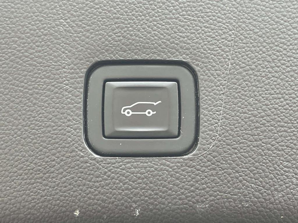 used 2021 Chevrolet Traverse car, priced at $25,993