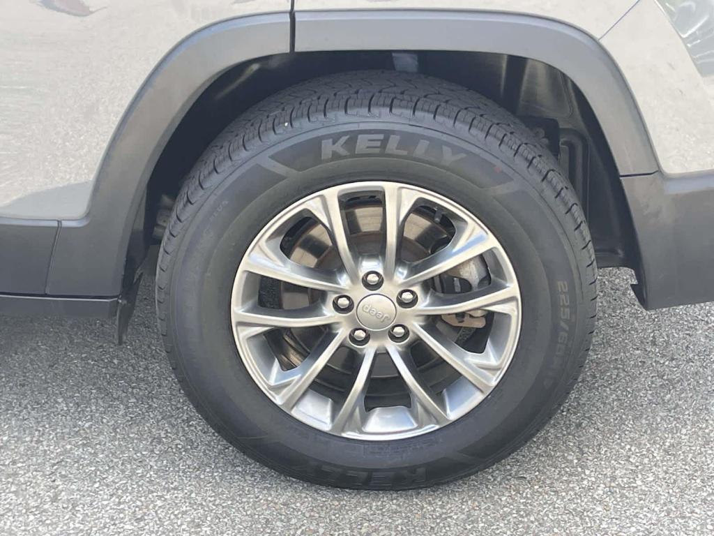 used 2021 Jeep Cherokee car, priced at $20,996