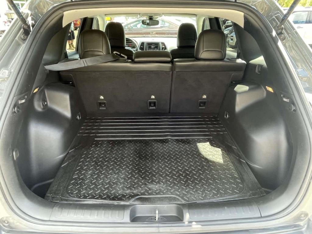 used 2021 Jeep Cherokee car, priced at $20,996
