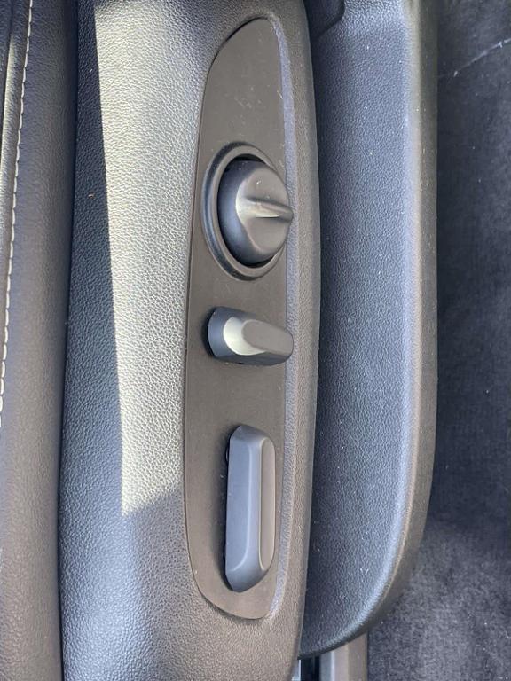 used 2023 Chevrolet Traverse car, priced at $28,799