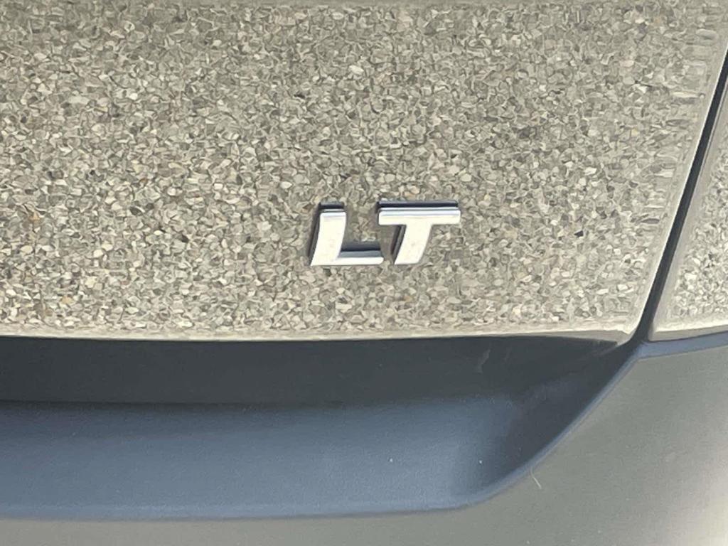 used 2023 Chevrolet Traverse car, priced at $28,799