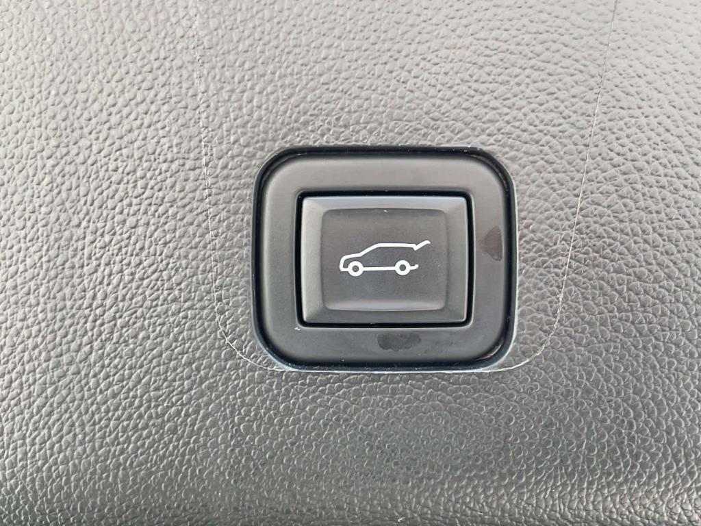 used 2023 Chevrolet Traverse car, priced at $28,799