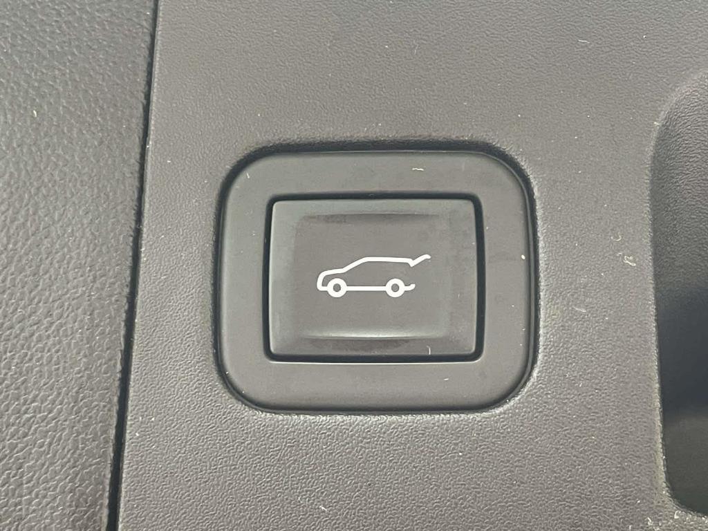 used 2023 Cadillac XT5 car, priced at $29,293