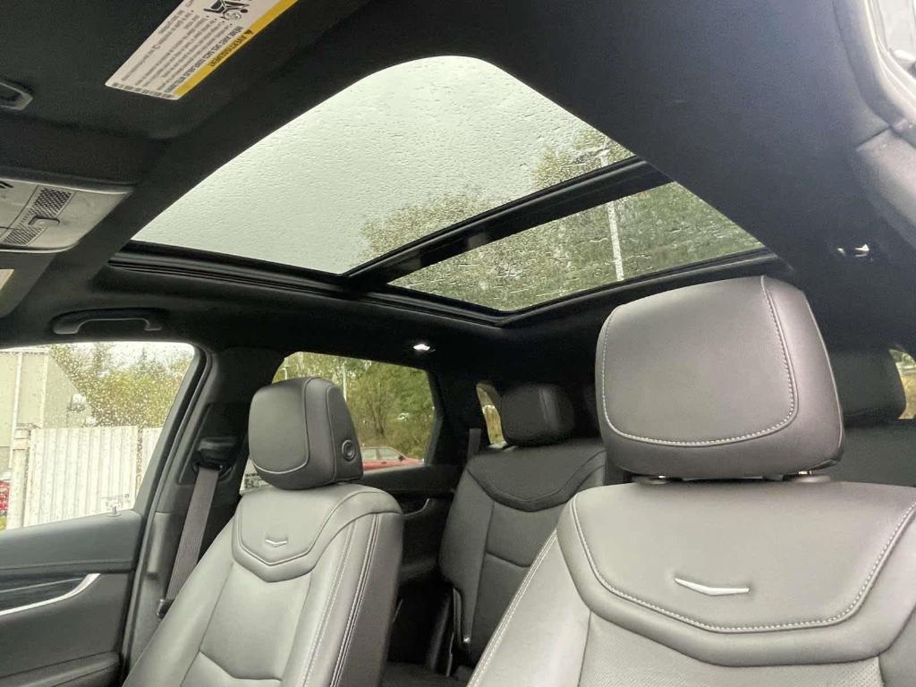 used 2023 Cadillac XT5 car, priced at $29,293