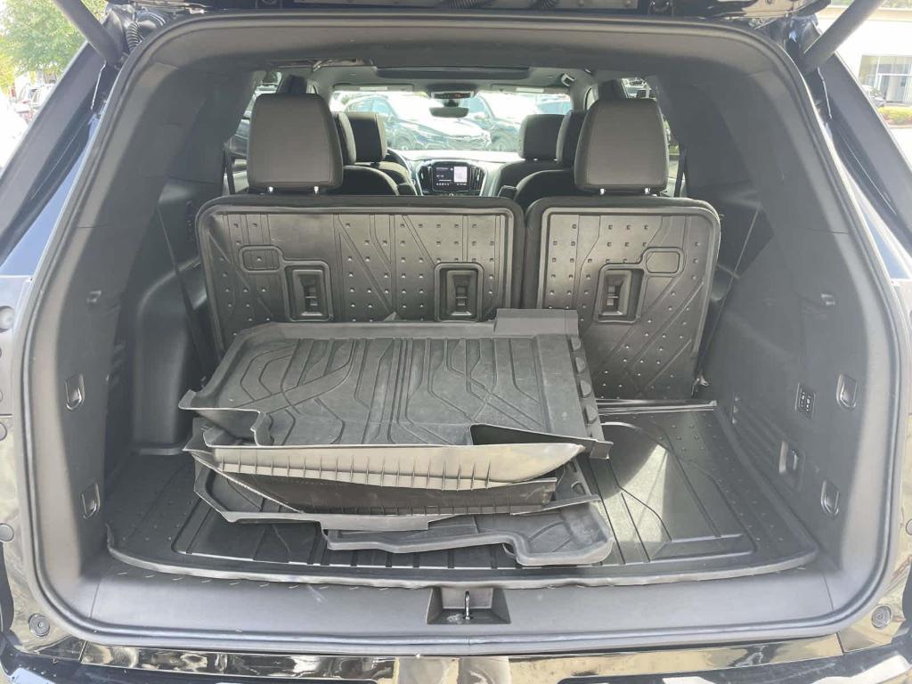 used 2023 Chevrolet Traverse car