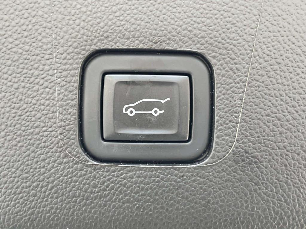 used 2023 Chevrolet Traverse car