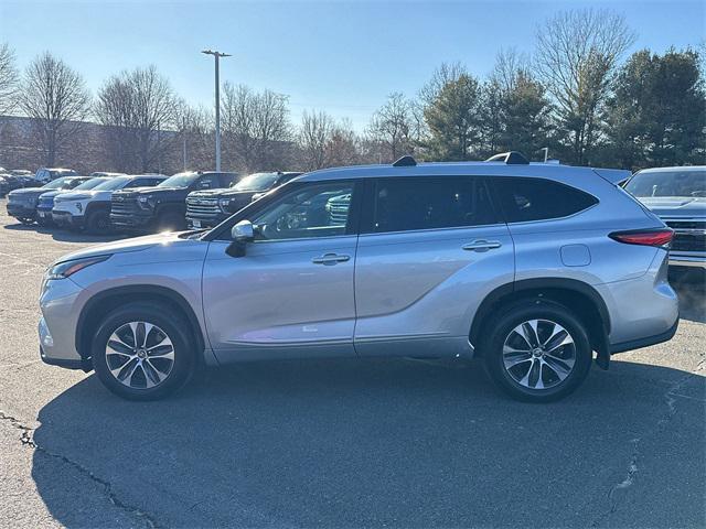 used 2022 Toyota Highlander car, priced at $34,887