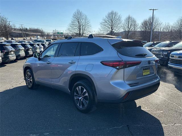 used 2022 Toyota Highlander car, priced at $34,887