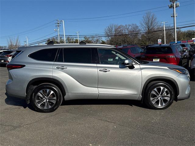 used 2022 Toyota Highlander car, priced at $34,887