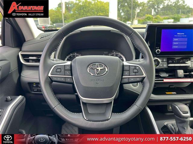 used 2024 Toyota Highlander car, priced at $40,999