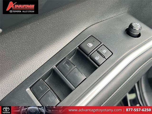 used 2024 Toyota Highlander car, priced at $40,999