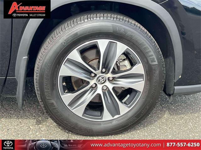used 2024 Toyota Highlander car, priced at $40,999