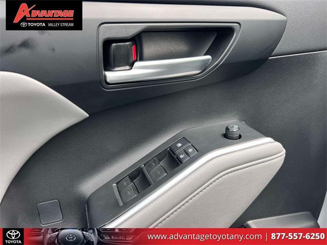 used 2021 Toyota Highlander car, priced at $31,159