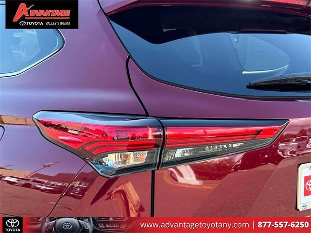 used 2020 Toyota Highlander car, priced at $31,629