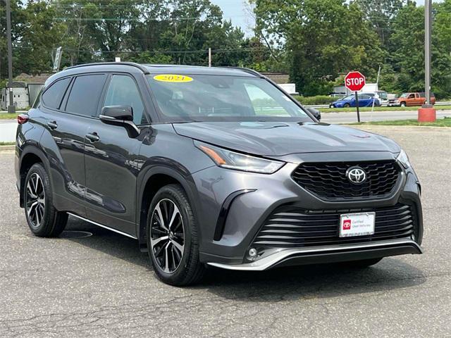 used 2021 Toyota Highlander car, priced at $34,499