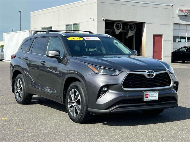 used 2022 Toyota Highlander car, priced at $34,762
