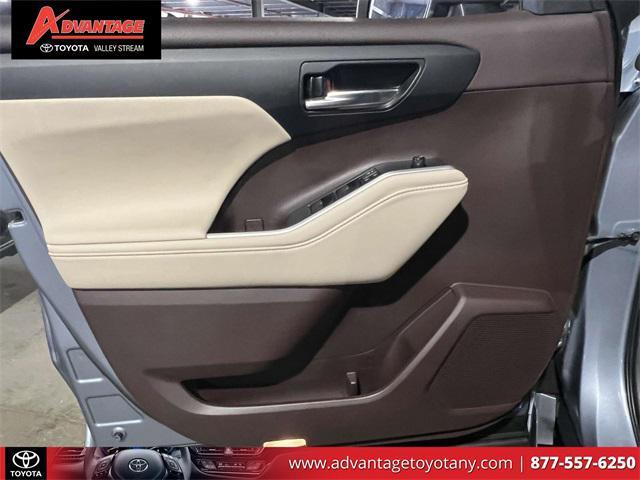 used 2020 Toyota Highlander car, priced at $30,998