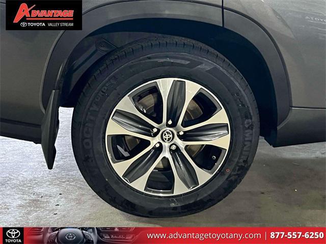 used 2022 Toyota Highlander car, priced at $36,381