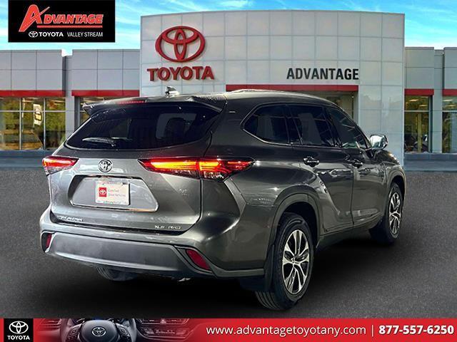 used 2022 Toyota Highlander car, priced at $36,381