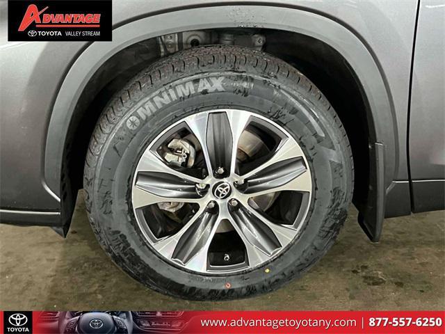 used 2022 Toyota Highlander car, priced at $36,381
