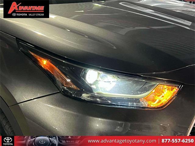 used 2022 Toyota Highlander car, priced at $36,381