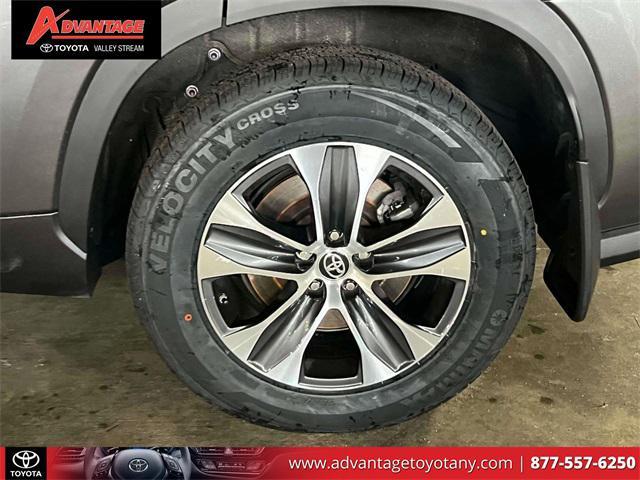 used 2022 Toyota Highlander car, priced at $36,381