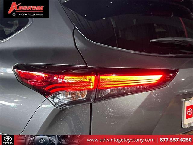 used 2022 Toyota Highlander car, priced at $36,381