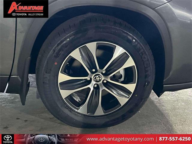 used 2022 Toyota Highlander car, priced at $36,381