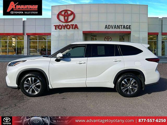 used 2022 Toyota Highlander car, priced at $34,799