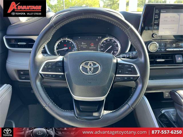 used 2022 Toyota Highlander car, priced at $34,499