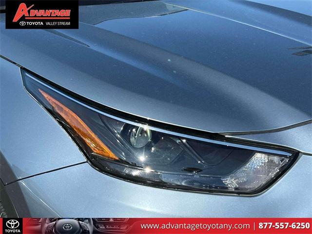 used 2022 Toyota Highlander car, priced at $34,499