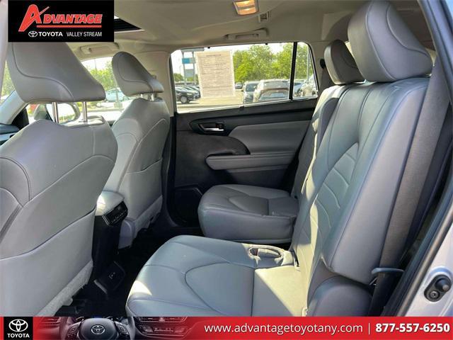 used 2022 Toyota Highlander car, priced at $34,499