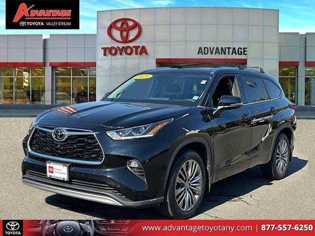 used 2021 Toyota Highlander car, priced at $39,999