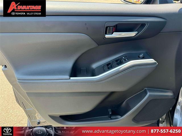 used 2023 Toyota Highlander car, priced at $40,667