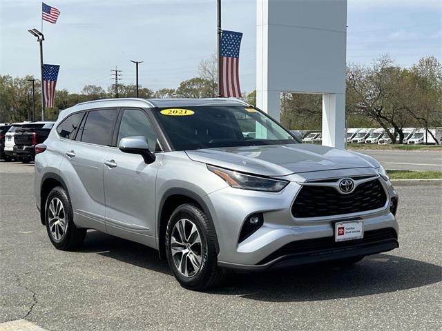 used 2021 Toyota Highlander car, priced at $33,299