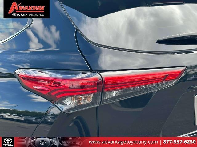 used 2022 Toyota Highlander car, priced at $32,500