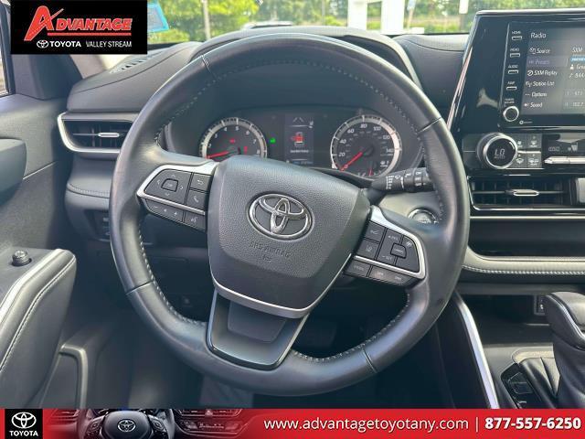 used 2022 Toyota Highlander car, priced at $32,500