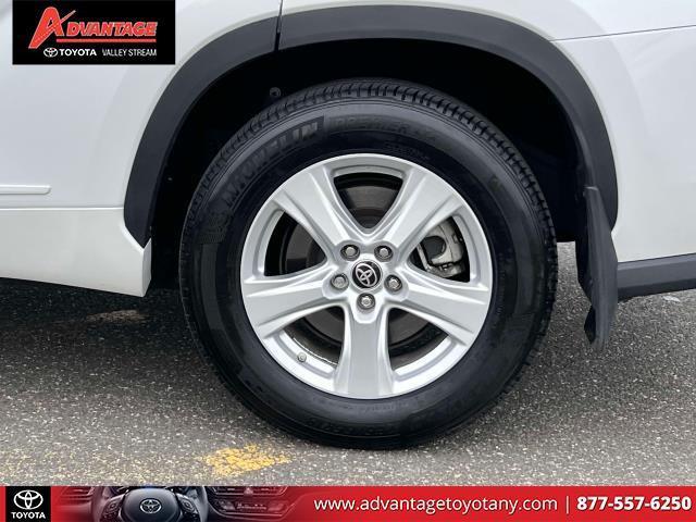 used 2022 Toyota Highlander car, priced at $28,794