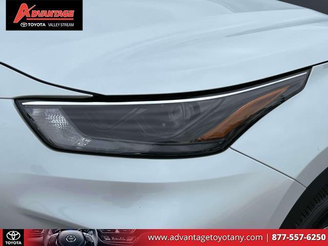 used 2022 Toyota Highlander car, priced at $28,794
