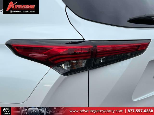 used 2022 Toyota Highlander car, priced at $28,794