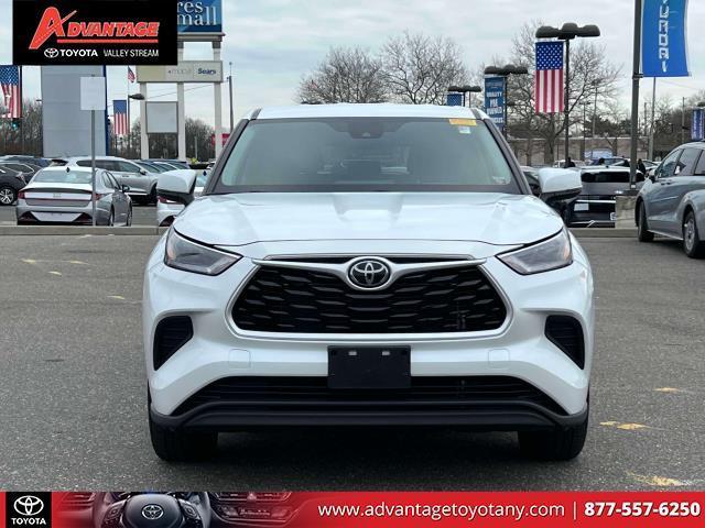 used 2022 Toyota Highlander car, priced at $28,794