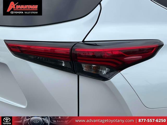 used 2022 Toyota Highlander car, priced at $28,794