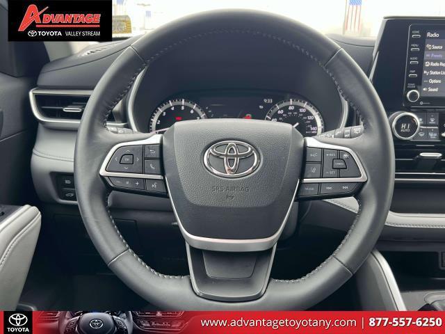 used 2022 Toyota Highlander car, priced at $34,999