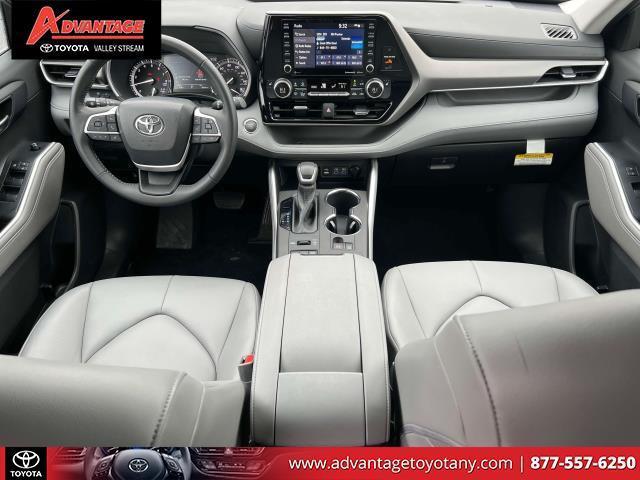 used 2022 Toyota Highlander car, priced at $34,999